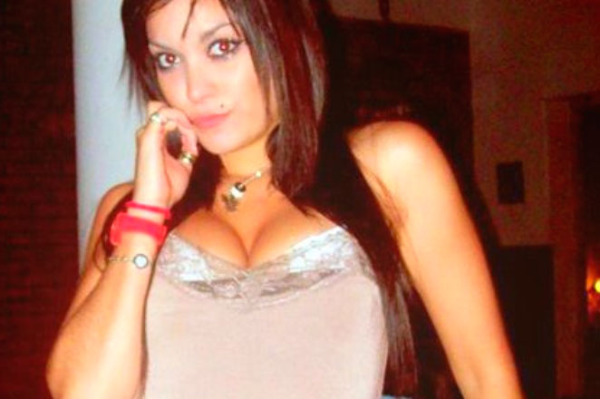 mostrando mujer