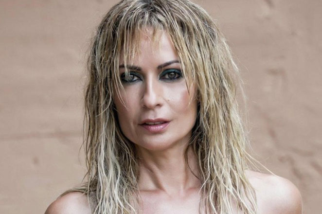 profesora vendado